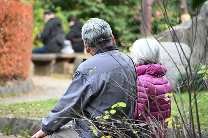 伴侶に先立たれた後は……