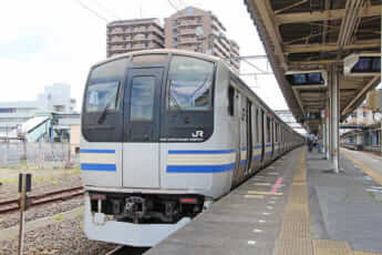 写真01　密着連結器を装着したJR東日本のE217系電車