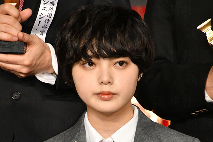 平手友梨奈、欅坂の電撃脱退から1年 “笑わないアイドル”に起きた異変