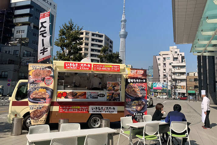 いきなり ステーキ のキッチンカーが登場 最後の切り札か 食べてみた デイリー新潮 いきなり ステーキ のキッチンカーが登場 最後の切り札か 食べてみた デイリー新潮