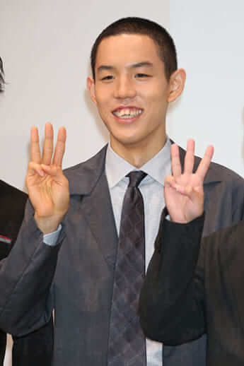 都築拓紀（四千頭身）