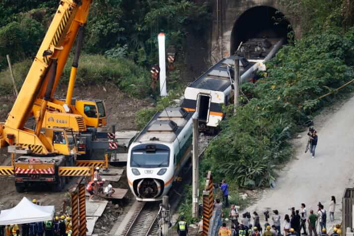 重大鉄道事故で浮上した台湾鉄道網の構造的欠陥