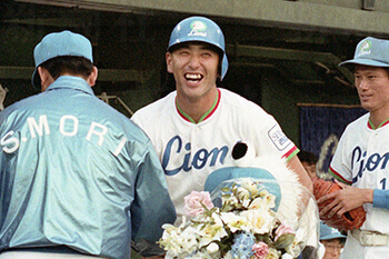 清原和博　2000本安打達成記念ボール　巨大 2000本安打達成に清原和博を巡る思い。 - プロ野球 - Number Web