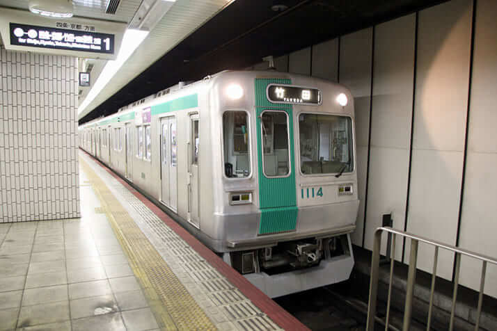 烏丸線烏丸御池駅のトンネル