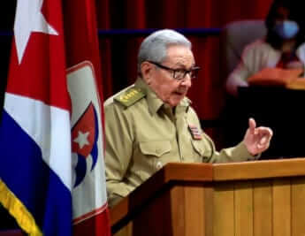 キューバの変革：終わらない「カストロ時代」