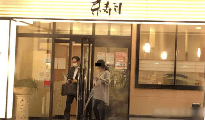 北九州市議の 回転寿司不倫 デート 地元で大騒動になったワケ デイリー新潮