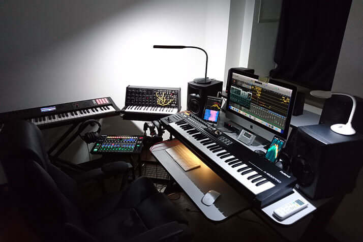 新曲の作業風景