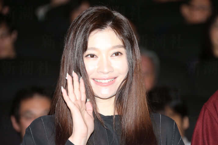 篠原涼子 鈴木保奈美が離婚 なぜ彼女たちの 略奪婚 は上手くいかなかったのか デイリー新潮 篠原涼子 鈴木保奈美が離婚 なぜ彼女たちの 略奪婚 は上手くいかなかったのか デイリー新潮