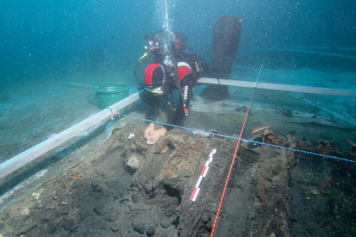 沈没発掘の様子「水中考古学」