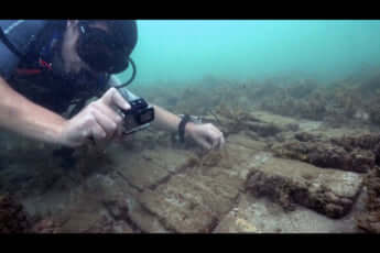 沈没発掘の様子「水中考古学」
