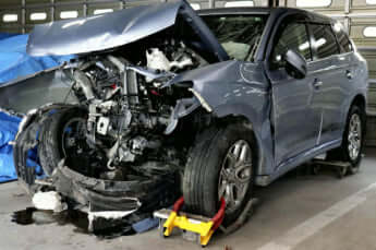 群馬県幅寄せ事故で大破した車