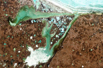 永久凍土層の融解が進む北シベリア
