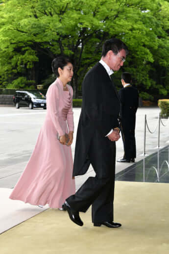 河野太郎、夫人