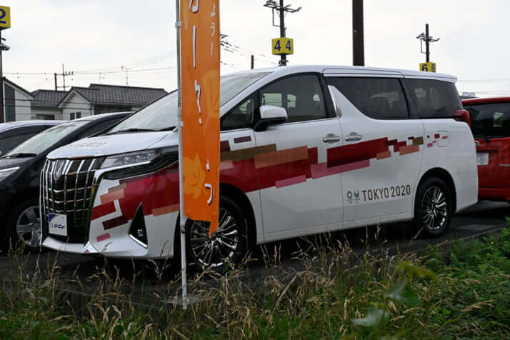 東京五輪仕様の トヨタ車 が中古車市場で売出し中 アルファード でバッハ会長気分 デイリー新潮