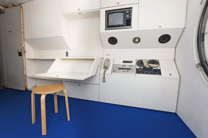 中銀カプセルタワービル9