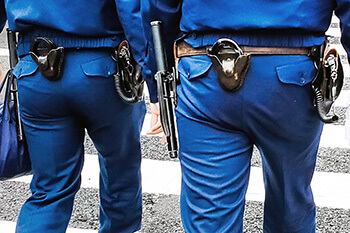 職務質問に「任意だから拒否します」は通用するのか 元警察官