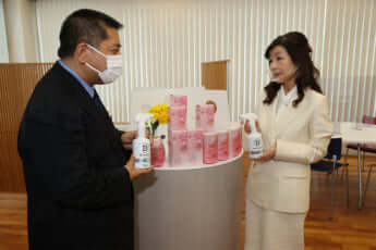 鈴木貴子、佐藤優