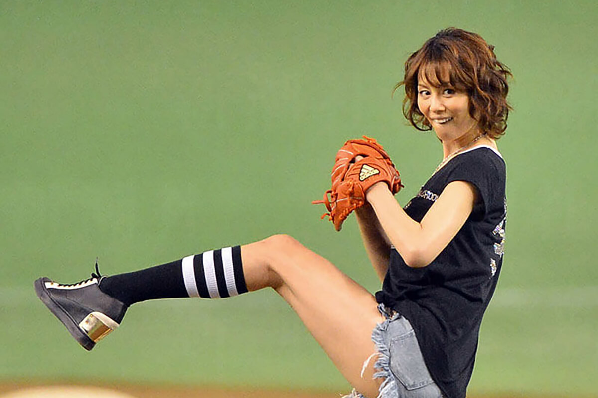 【写真特集】女性タレントの「プロ野球始球式」名場 …