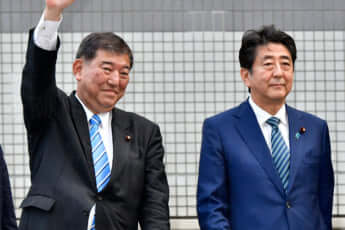 石破茂、安倍晋三