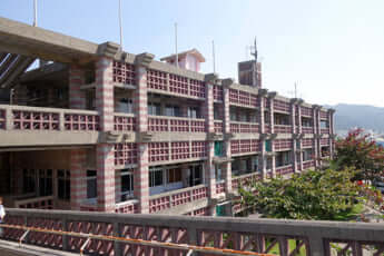 名護市庁舎（沖縄県名護市）