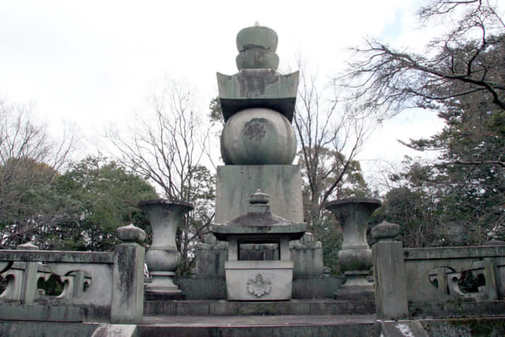 豊臣秀吉の墓。京都・阿弥陀ヶ峰山頂の豊国廟