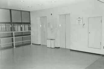 「悪魔の詩」訳者殺人事件現場