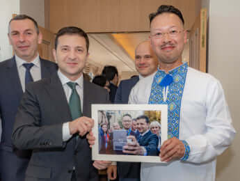 ゼレンスキー、岡部芳彦