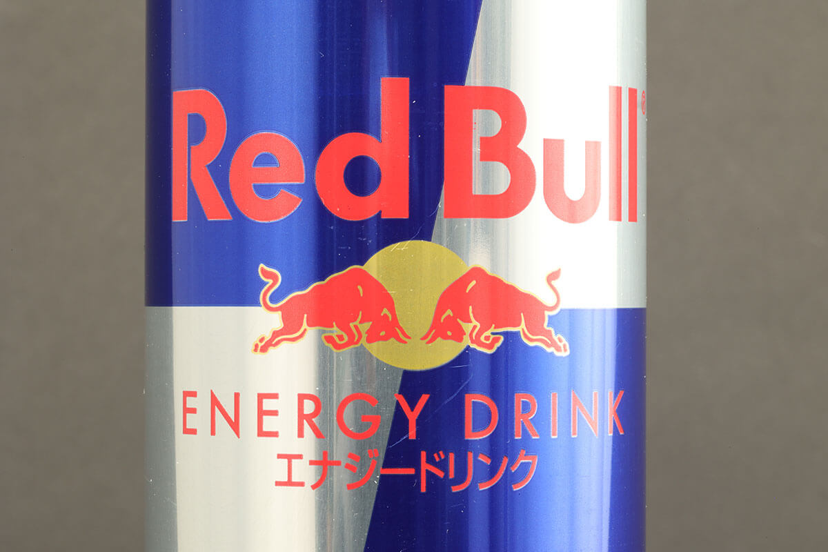 レッドブル」誕生から35年、巨大化で「モンスター」に挑む ただし