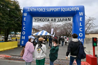 14号グラビア米国人お花見_6