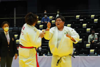 朝比奈沙羅、橋本朱未