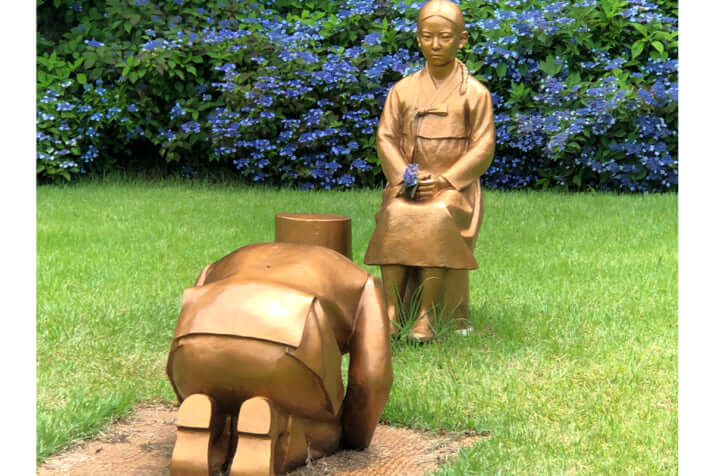 韓国「韓国自生植物園」に設置された像
