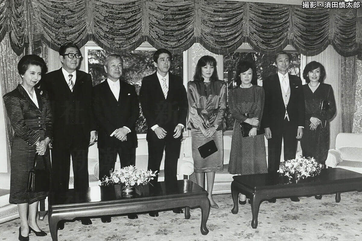XQ Vietnam 高級シルク刺繍アート 麻生太郎氏 安倍晋三氏購入のブランド XQ Vietnam 高級シルク刺繍アート 麻生太郎氏 安倍晋三氏購入の