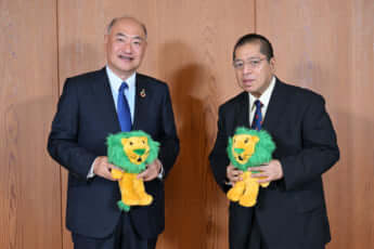 掬川正純、佐藤優