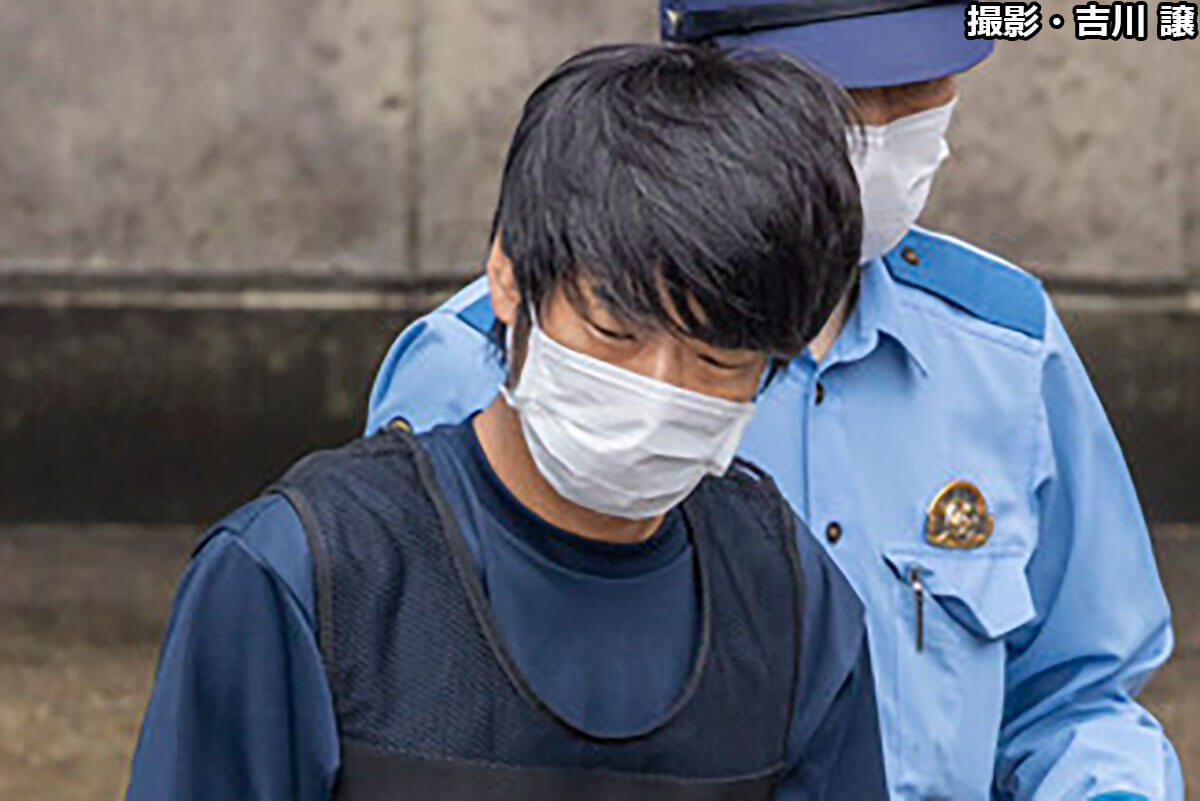 送検される山上容疑者
