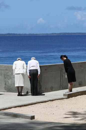 天皇、皇后両陛下（パラオ共和国・ペリリュー島）