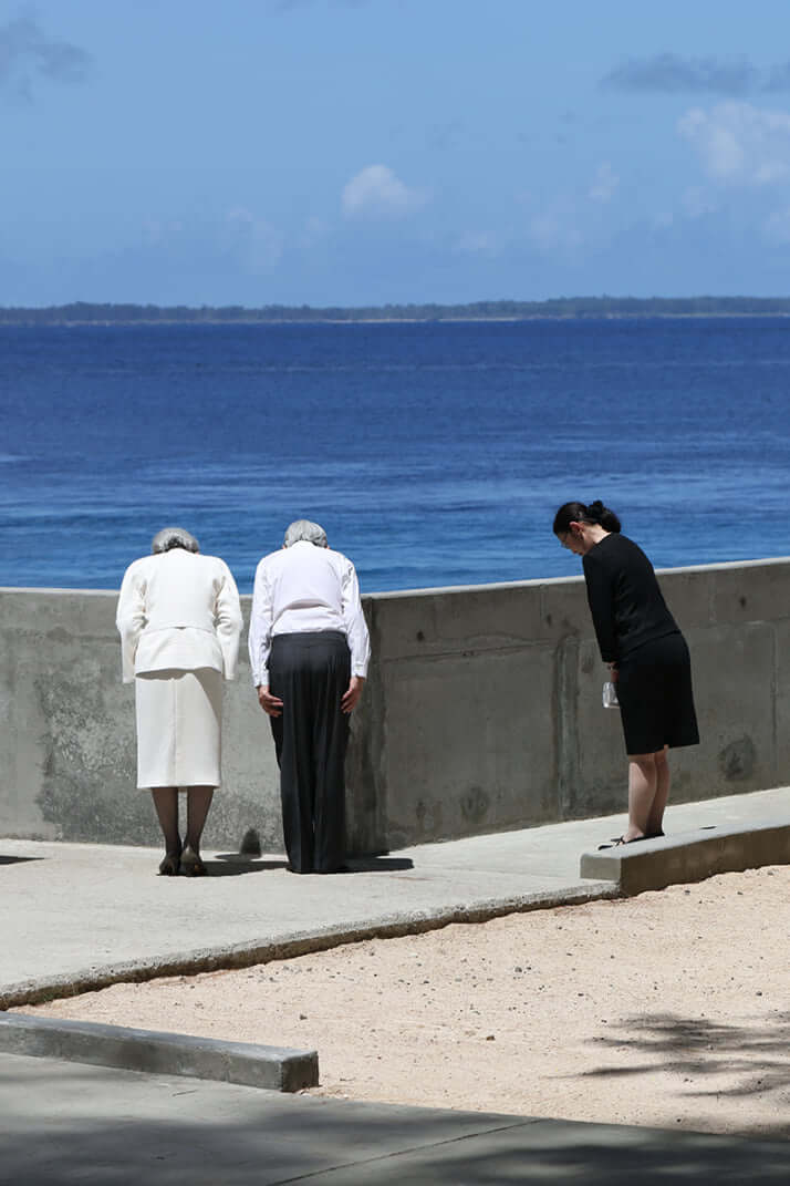 天皇、皇后両陛下（パラオ共和国・ペリリュー島）