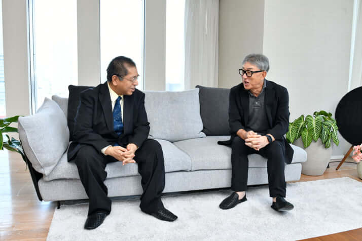 高岡浩三、佐藤優