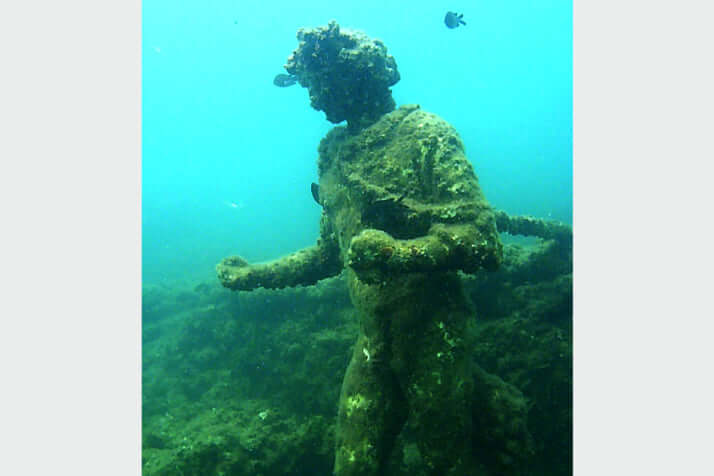 古代ローマ時代の都市遺跡が海底に水没した「バイア海底考古学公園」（イタリア）　（写真出典：Ruthven, CC0, via Wikimedia Commons）
