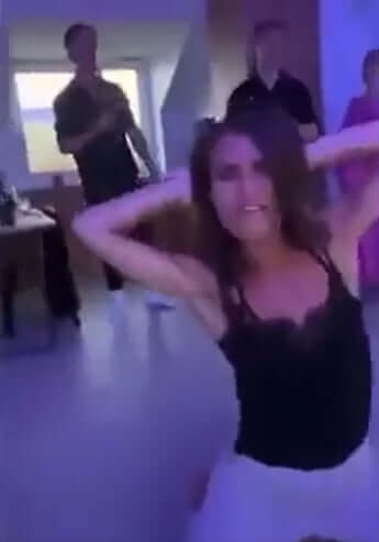 34号グラビア サンナ・マリン_5