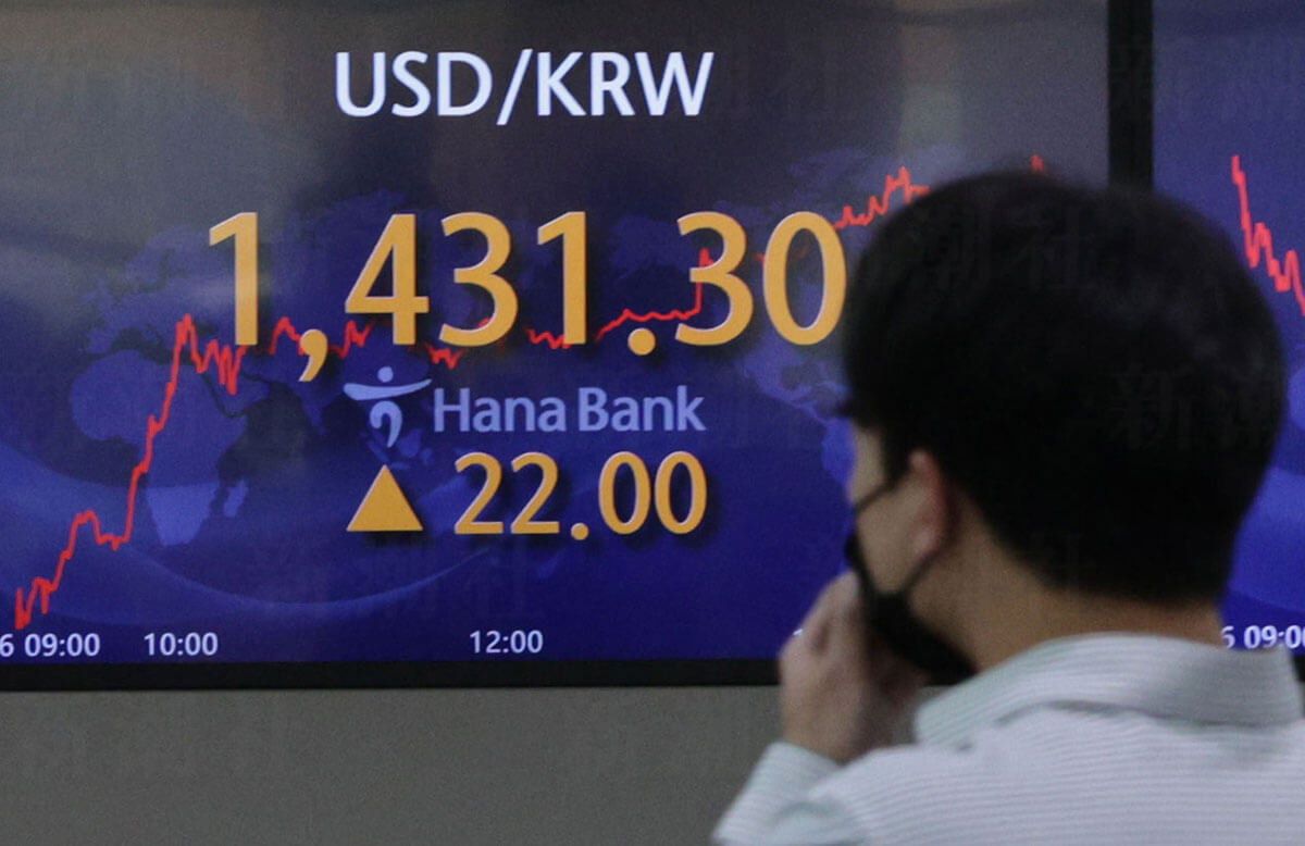 1431.3ウォンで取り引きを終えた9月26日のソウル外国為替市場。1430ウォンを割ったのは13年6ヶ月ぶり