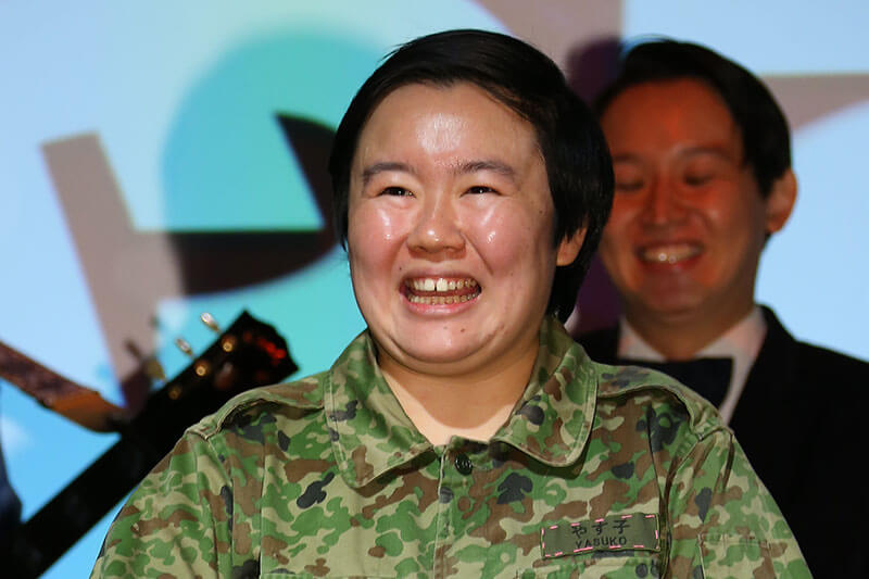 人気急上昇中の元自衛隊芸人「やす子」に異変(2ページ目) | デイリー新潮