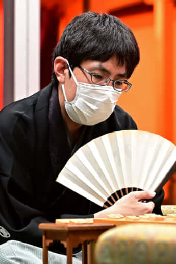 藤井聡太五冠に竜王戦第1局で完勝 広瀬章人八段の実像に迫る デイリー新潮