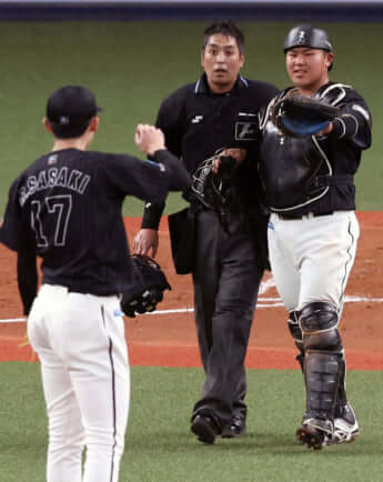 白井球審、佐々木朗希