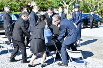 42号グラビア 皇后陛下_3