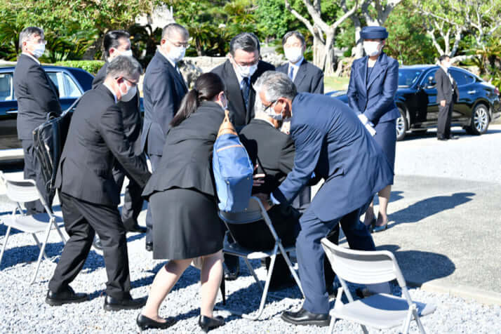 42号グラビア 皇后陛下_3