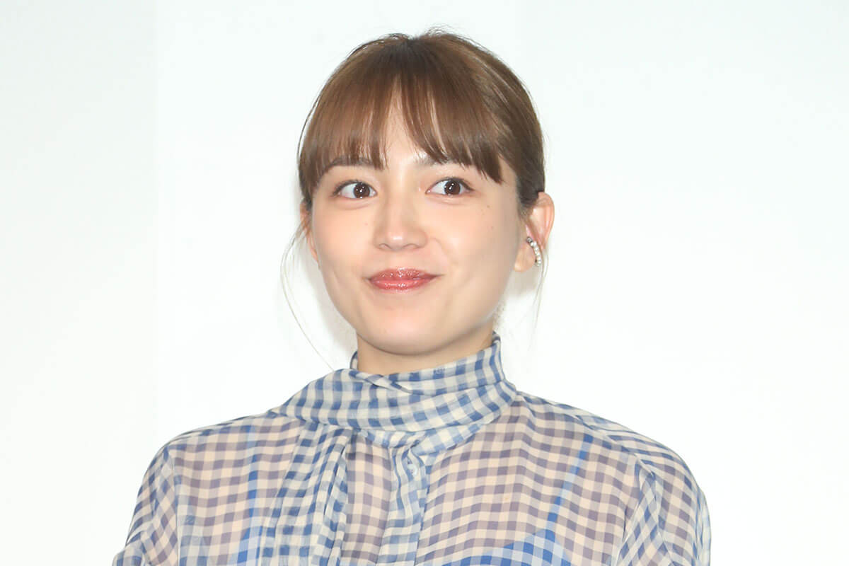 川口春奈、絶好調の背景に母の上京と個人事務所設立 一家の知人が