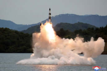 朝鮮人民軍「戦術核運用部隊」の弾道ミサイル発射訓練