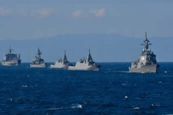 44号グラビア 国際観艦式_3