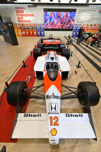 F1 写真家　間瀬　明氏　写真パネル F1写真を70万枚以上撮影！ “F1の伝道師”と呼ばれるカメラマン