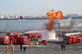 23年2号グラビア 出初式_2